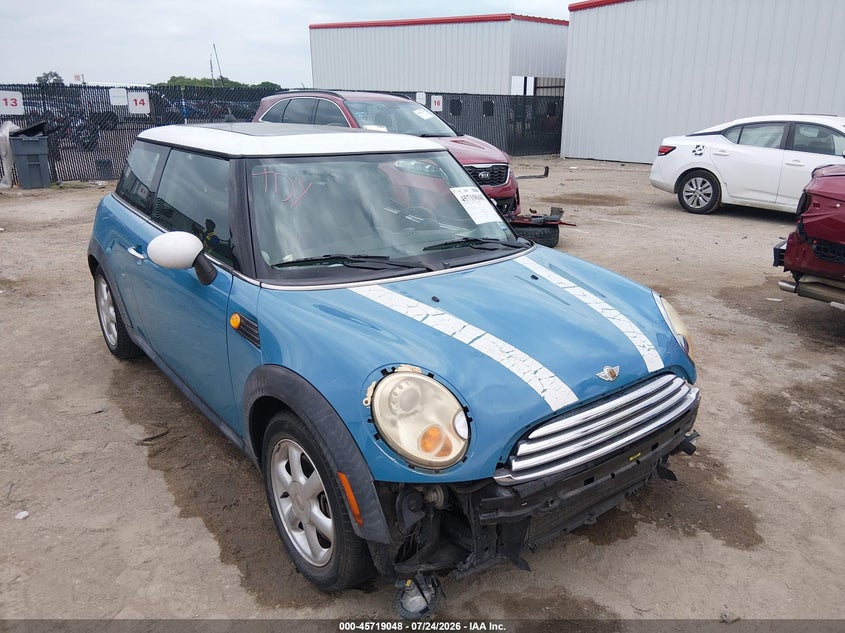 2007 Mini Cooper VIN WMWMF33567TT52563 IAAI salvage auction — LEFT SIDE, Salvage (Texas), sold $225 on 2026-08-27 (photo 1)