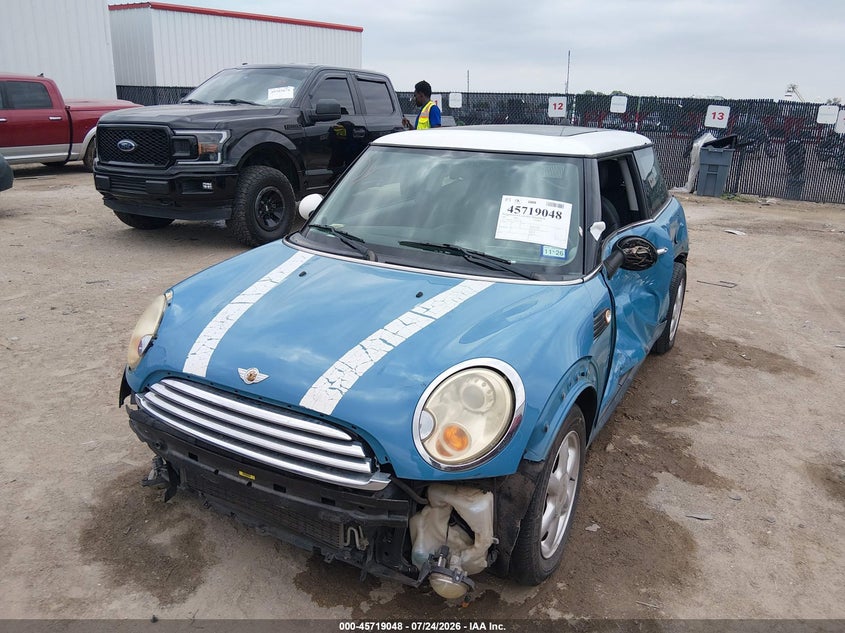 2007 Mini Cooper VIN WMWMF33567TT52563 IAAI salvage auction — LEFT SIDE, Salvage (Texas), sold $225 on 2026-08-27 (photo 2)