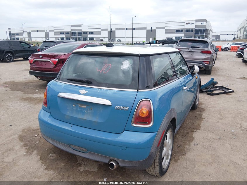 2007 Mini Cooper VIN WMWMF33567TT52563 IAAI salvage auction — LEFT SIDE, Salvage (Texas), sold $225 on 2026-08-27 (photo 4)