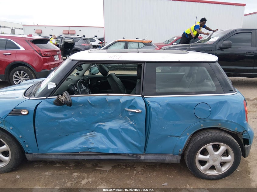 2007 Mini Cooper VIN WMWMF33567TT52563 IAAI salvage auction — LEFT SIDE, Salvage (Texas), sold $225 on 2026-08-27 (photo 6)