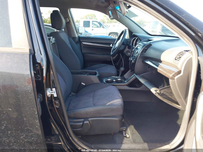 2011 Kia Sorento VIN 5XYKTCA10BG179713 IAAI salvage auction — NORMAL WEAR, Clear - Dealer Only (California), sold $1,000 on 2026-07-30 (photo 5)