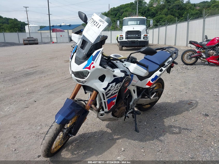 2024 Honda Crf VIN JH2SD15B6RK000090 IAAI salvage auction — RIGHT FRONT, Salvage (Pennsylvania), sold $8,400 on 2026-09-01 (photo 2)
