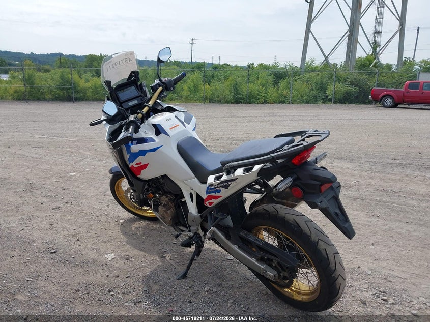 2024 Honda Crf VIN JH2SD15B6RK000090 IAAI salvage auction — RIGHT FRONT, Salvage (Pennsylvania), sold $8,400 on 2026-09-01 (photo 3)