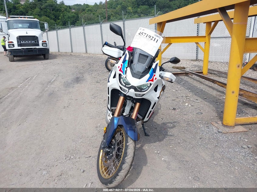 2024 Honda Crf VIN JH2SD15B6RK000090 IAAI salvage auction — RIGHT FRONT, Salvage (Pennsylvania), sold $8,400 on 2026-09-01 (photo 5)