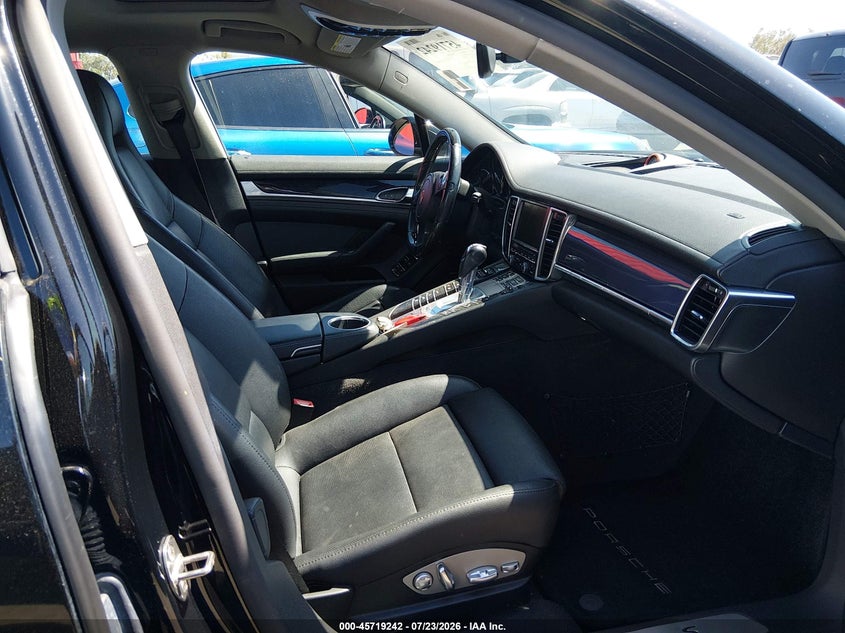 2015 Porsche Panamera VIN WP0AD2A72FL040961 IAAI salvage auction — NORMAL WEAR, Wait Title, sold $10,000 on 2026-08-20 (photo 5)