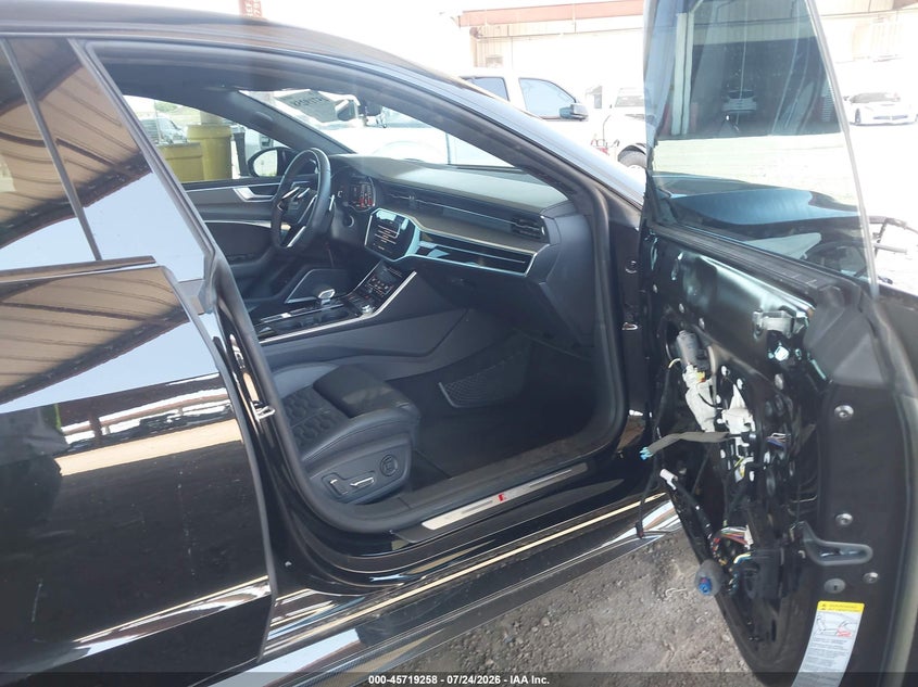 2021 Audi Rs7 VIN WUAPCBF26MN903517 IAAI salvage auction — RIGHT FRONT, Salvage Title, sold $48,500 on 2026-08-31 (photo 5)