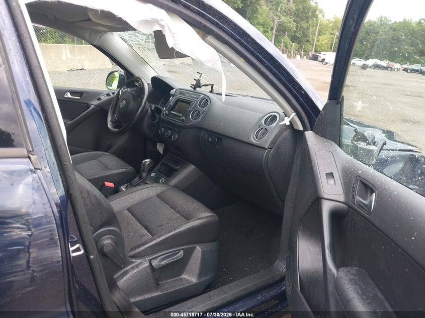 2016 Volkswagen Tiguan VIN WVGBV7AX5GW617833 IAAI salvage auction — ROLLOVER, Salvage Title, sold $425 on 2026-08-19 (photo 5)