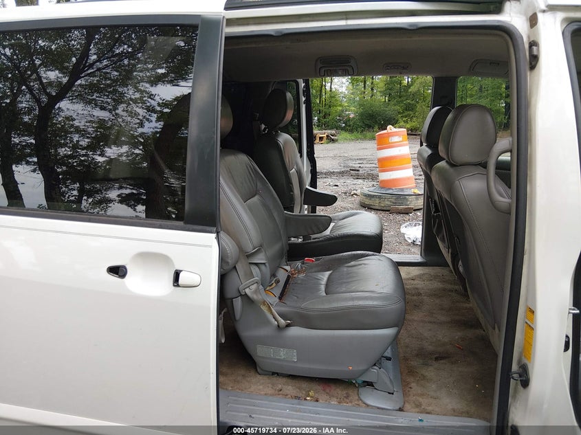 2008 Toyota Sienna VIN 5TDZK22C58S217041 IAAI salvage auction — NORMAL WEAR, Clear (Virginia), sold $500 on 2026-07-28 (photo 8)