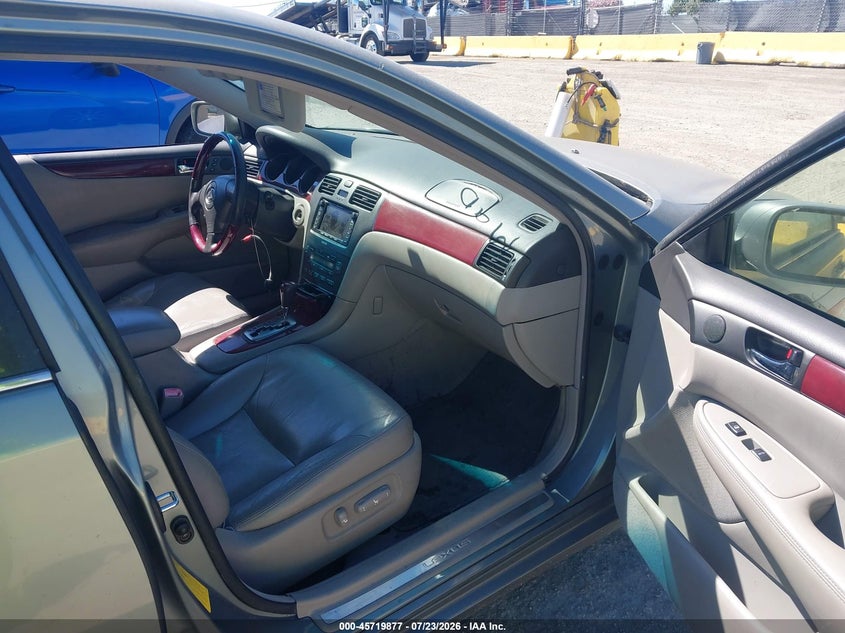 2004 Lexus ES VIN JTHBA30G245039233 IAAI salvage auction — NORMAL WEAR, Clear - Dealer Only (California), sold $500 on 2026-07-30 (photo 5)