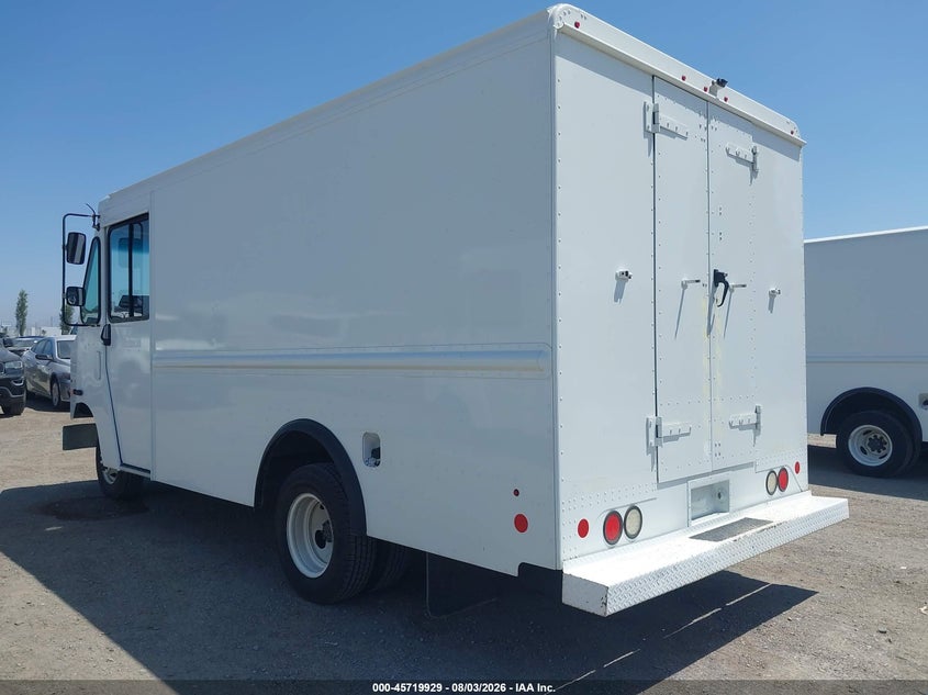 2017 Ford E-350 VIN 1FC3E3KS7HDC66473 IAAI salvage auction — NORMAL WEAR, SF97 (California), sold $7,300 on 2026-09-10 (photo 3)