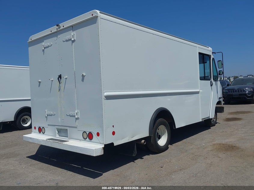 2017 Ford E-350 VIN 1FC3E3KS7HDC66473 IAAI salvage auction — NORMAL WEAR, SF97 (California), sold $7,300 on 2026-09-10 (photo 4)
