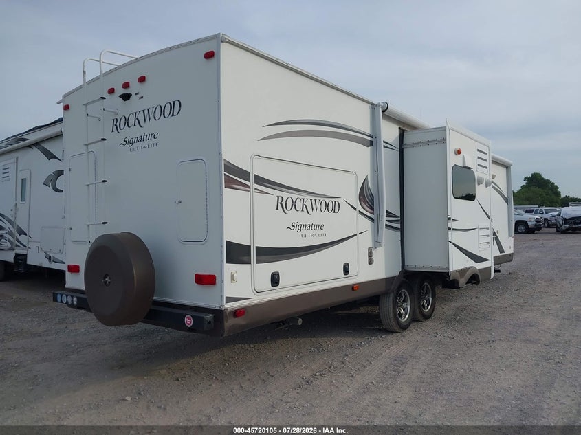 2015 Rockwood Signature ultra lite VIN 4X4TRLE20F1863165 IAAI salvage auction — SIDE, Clear (Oklahoma), sold $2,400 on 2026-10-07 (photo 4)