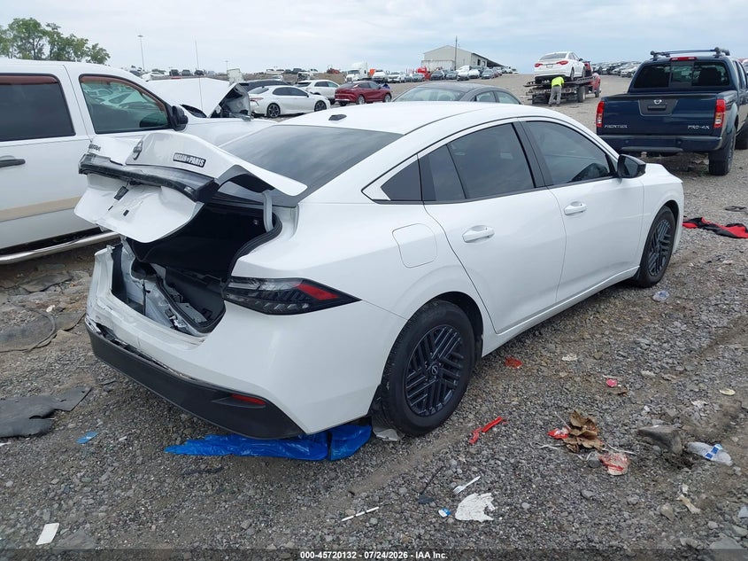 2026 Nissan Sentra VIN 3N1AB9CV6TY271541 IAAI salvage auction — REAR END, Salvage Title, sold $9,300 on 2026-08-20 (photo 4)