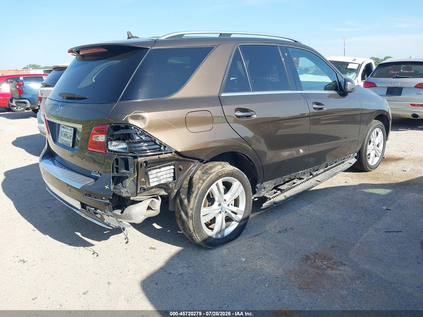 2013 Mercedes-benz M-klasse VIN 4JGDA5JB2DA104660 IAAI salvage auction — SIDE, Salvage (Texas), sold $8,400 on 2026-08-08 (photo 4)