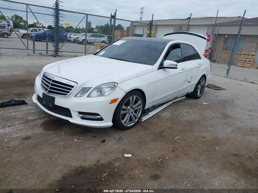 2013 Mercedes-benz E-klasse VIN WDDHF8JB8DA669218 IAAI salvage auction — SIDE, Clear (Wisconsin), sold $1,625 on 2026-08-11 (photo 2)