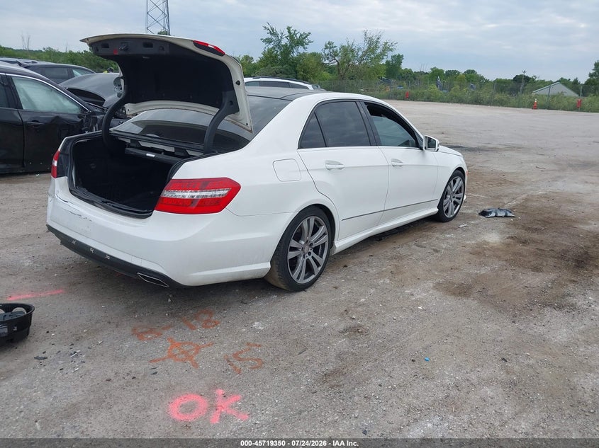 2013 Mercedes-benz E-klasse VIN WDDHF8JB8DA669218 IAAI salvage auction — SIDE, Clear (Wisconsin), sold $1,625 on 2026-08-11 (photo 4)