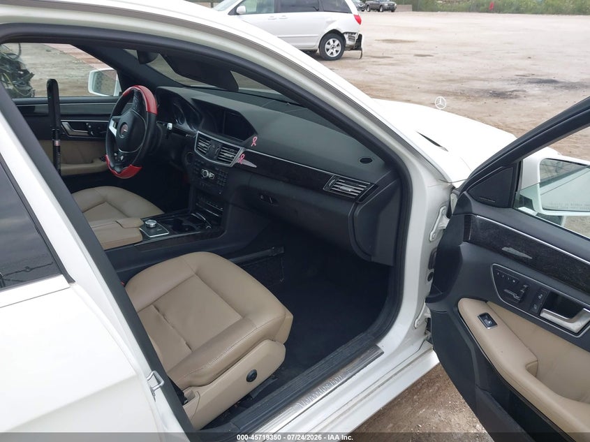 2013 Mercedes-benz E-klasse VIN WDDHF8JB8DA669218 IAAI salvage auction — SIDE, Clear (Wisconsin), sold $1,625 on 2026-08-11 (photo 5)