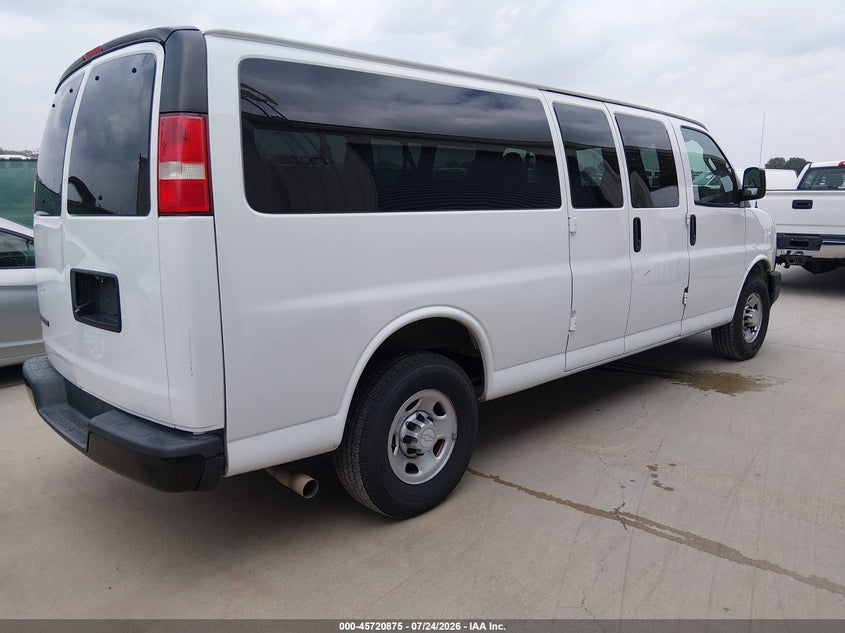 2019 Chevrolet Express 3500 VIN 1GAZGNFG1K1345595 IAAI salvage auction — LEFT & RIGHT, Sf97 (Texas), sold $19,950 on 2026-09-01 (photo 4)