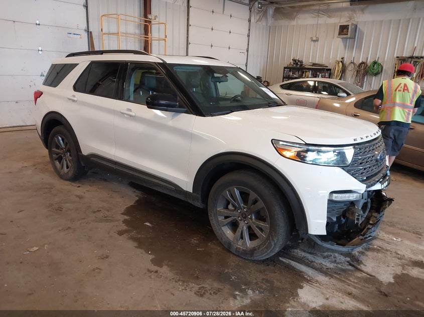 2022 Ford Explorer VIN 1FMSK8DH5NGC05096 IAAI salvage auction — FRONT END, Wait Title, sold $10,300 on 2026-09-01 (photo 1)