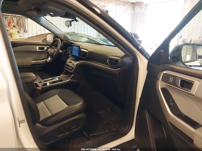 2022 Ford Explorer VIN 1FMSK8DH5NGC05096 IAAI salvage auction — FRONT END, Wait Title, sold $10,300 on 2026-09-01 (photo 5)
