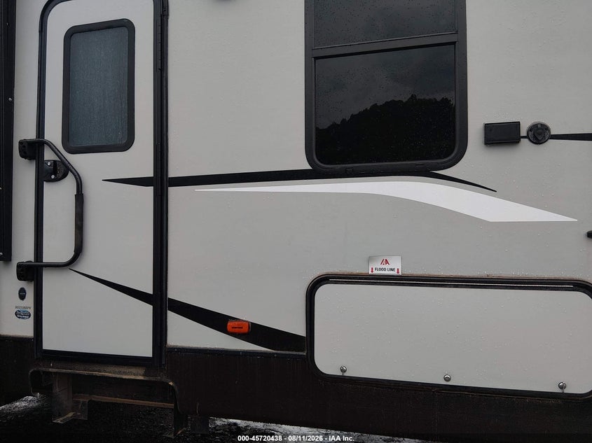 2019 Mercedes-benz VIN 4YDF25326K3102240 IAAI salvage auction — WATER/FLOOD, Salvage (West Virginia), sold $2,550 on 2026-09-10 (photo 6)