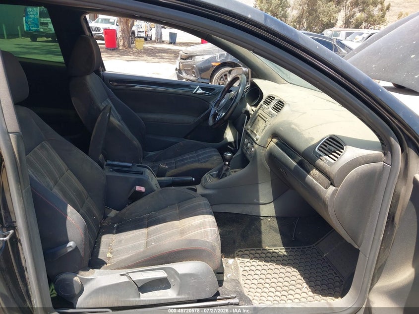 2010 Volkswagen Gti VIN WVWFD7AJ9AW140285 IAAI salvage auction — NORMAL WEAR, Salvage Title - Dealer (California), sold $800 on 2026-08-04 (photo 5)