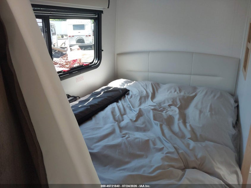 2019 Mercedes-benz Sprinter VIN WDAPF4CD6KN029532 IAAI salvage auction — NORMAL WEAR, Wait Title, sold $83,000 on 2026-08-19 (photo 6)