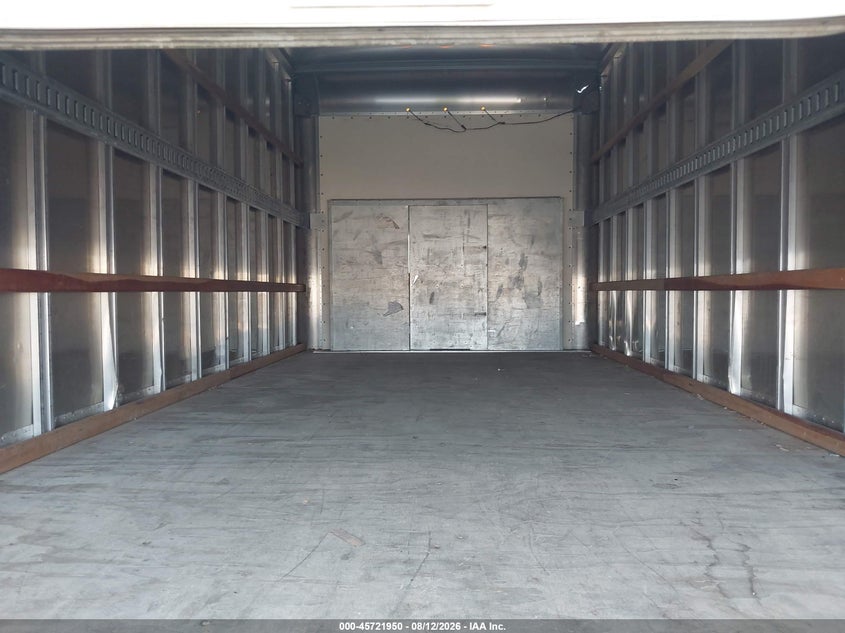 2024 Ford Econoline VIN 1FDWE3FN4RDD30435 IAAI salvage auction — SIDE, Salvage Title, sold $15,100 on 2026-09-02 (photo 6)