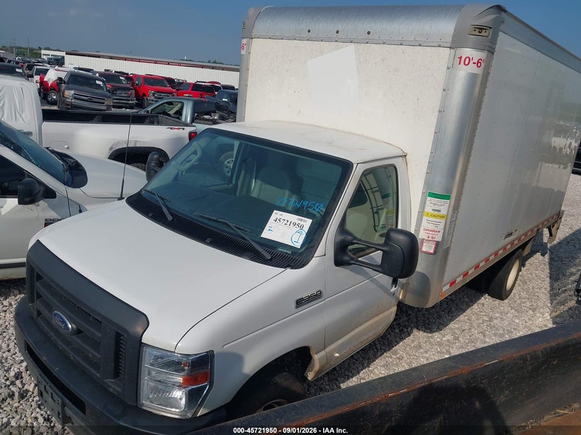 2024 Ford Econoline VIN 1FDWE3FN4RDD30435 IAAI salvage auction — SIDE, Salvage Title, sold $15,100 on 2026-09-02 (photo 2)
