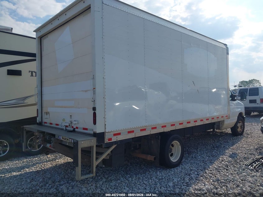 2024 Ford Econoline VIN 1FDWE3FN4RDD30435 IAAI salvage auction — SIDE, Salvage Title, sold $15,100 on 2026-09-02 (photo 4)
