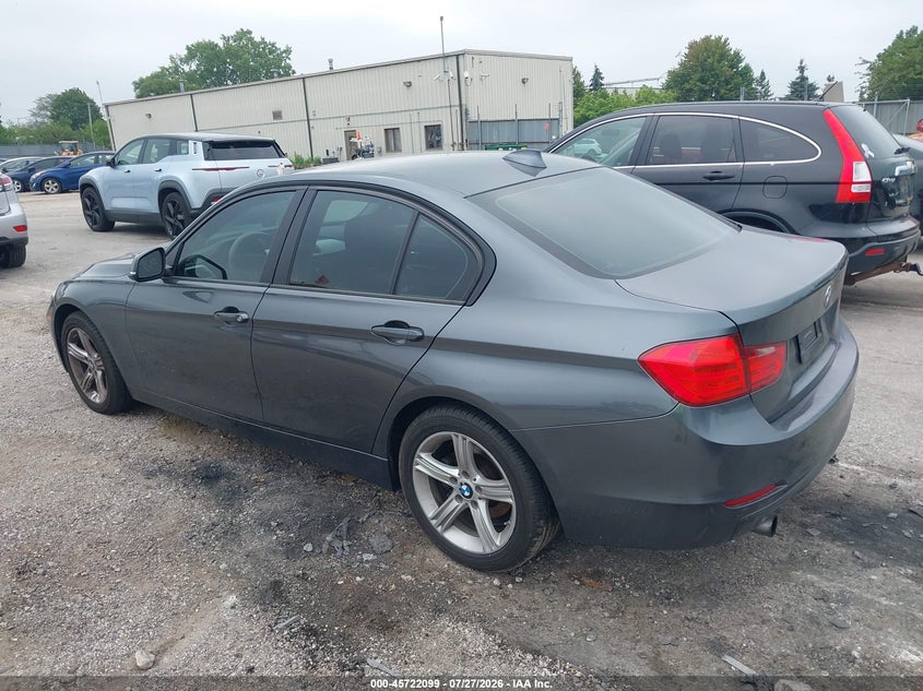 2015 BMW 3er VIN WBA3C3G59FNS76533 IAAI salvage auction — NORMAL WEAR, Clear (Illinois), sold $675 on 2026-08-17 (photo 3)
