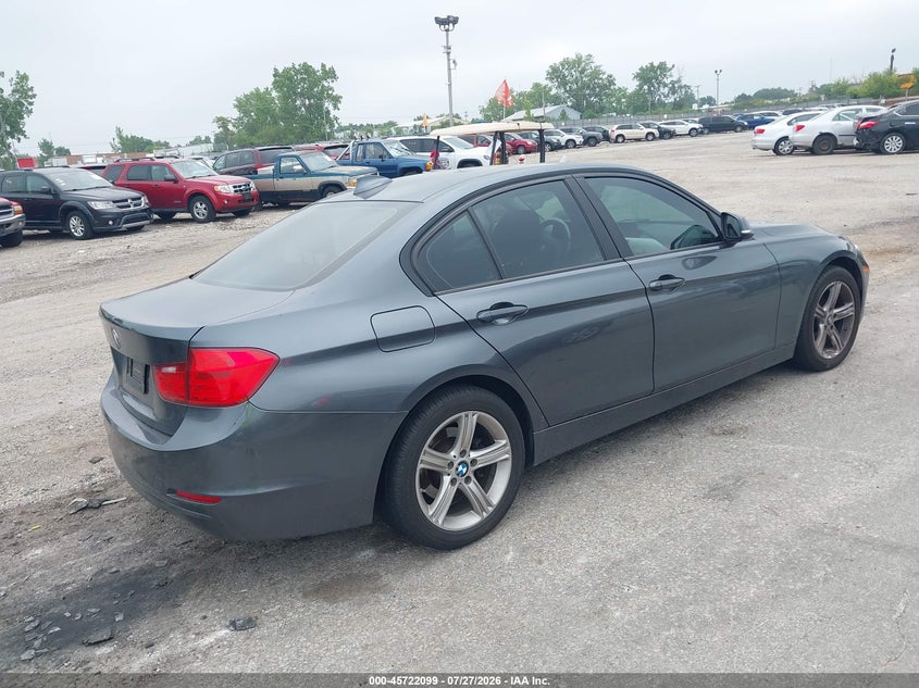 2015 BMW 3er VIN WBA3C3G59FNS76533 IAAI salvage auction — NORMAL WEAR, Clear (Illinois), sold $675 on 2026-08-17 (photo 4)