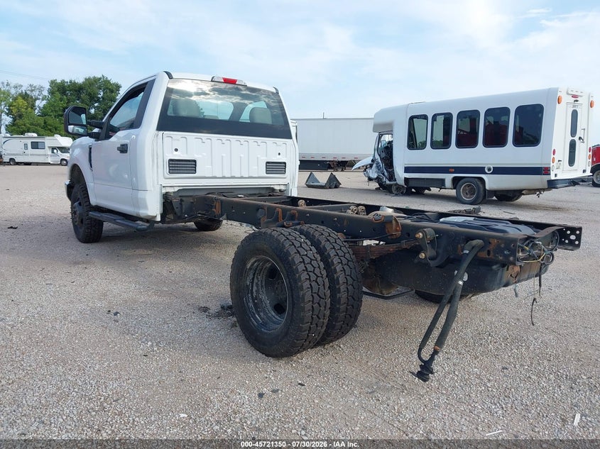 2017 Ford F350 VIN 1FDRF3H61HEE56129 IAAI salvage auction — HAIL, Clear (Missouri), sold $9,450 on 2026-09-09 (photo 3)