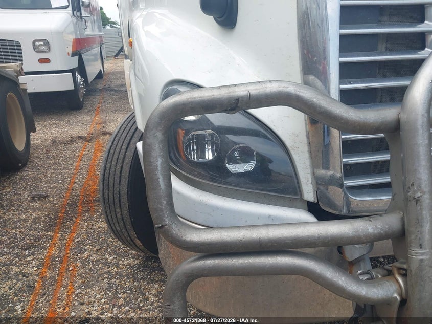 2017 Freightliner Cascadia 125 VIN 1FUJGLDR9HLJD5292 IAAI salvage auction — REPOSSESSION, Clear (Georgia), sold $2,950 on 2026-08-26 (photo 9)