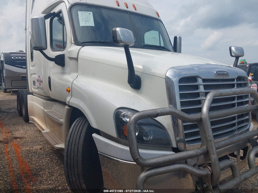 2017 Freightliner Cascadia 125 VIN 1FUJGLDR9HLJD5292 IAAI salvage auction — REPOSSESSION, Wait Title, sold $2,950 on 2026-08-19 (photo 1)