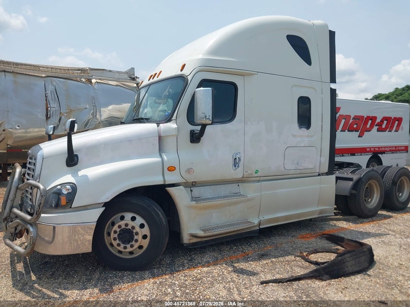 2017 Freightliner Cascadia 125 VIN 1FUJGLDR9HLJD5292 IAAI salvage auction — REPOSSESSION, Clear (Georgia), sold $7,500 on 2026-10-06 (photo 2)