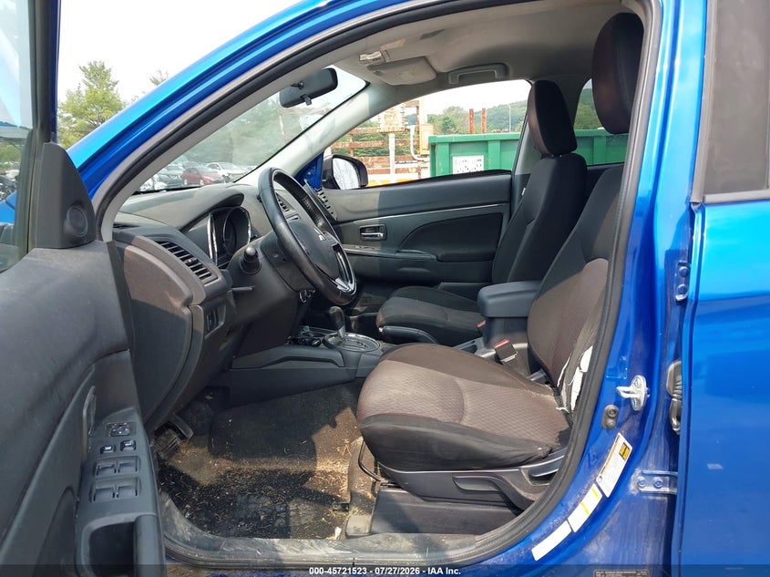 2017 Mitsubishi Outlander VIN JA4AR3AW9HZ053957 IAAI salvage auction — RIGHT SIDE, Salvage Title, sold $625 on 2026-08-22 (photo 5)