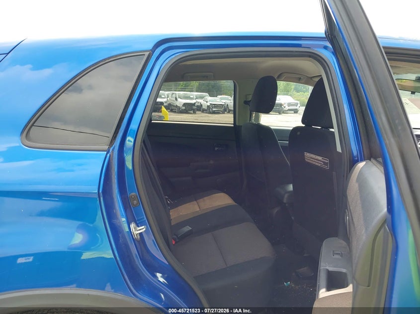 2017 Mitsubishi Outlander VIN JA4AR3AW9HZ053957 IAAI salvage auction — RIGHT SIDE, Salvage Title, sold $625 on 2026-08-22 (photo 8)