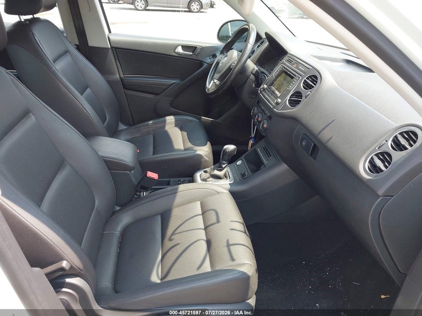 2016 Volkswagen Tiguan VIN WVGBV7AX2GW558062 IAAI salvage auction — RIGHT SIDE, Salvage Title, sold $1,050 on 2026-08-09 (photo 5)