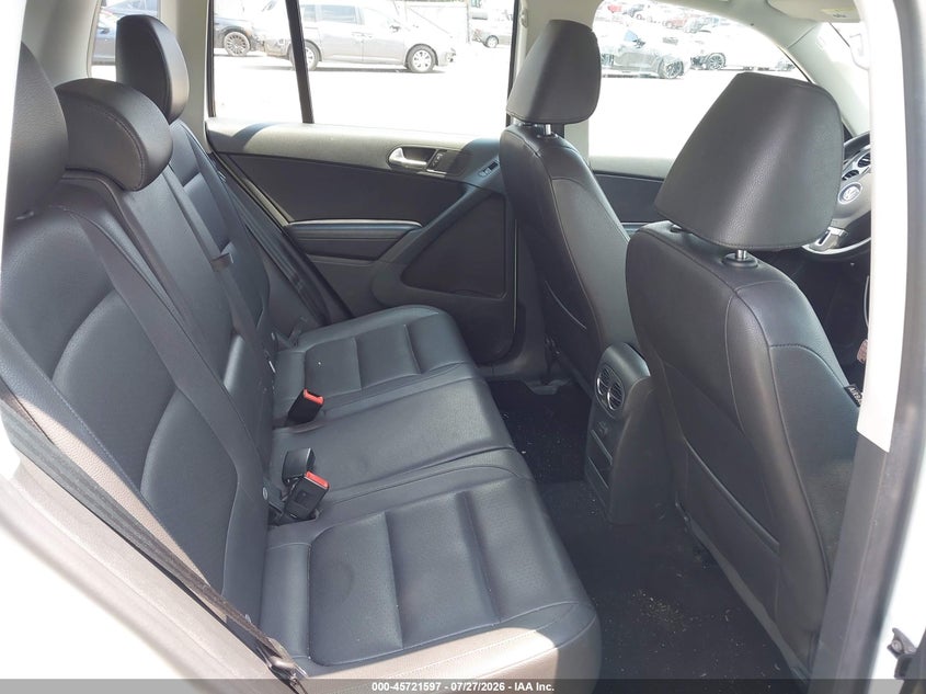 2016 Volkswagen Tiguan VIN WVGBV7AX2GW558062 IAAI salvage auction — RIGHT SIDE, Salvage Title, sold $1,050 on 2026-08-09 (photo 8)
