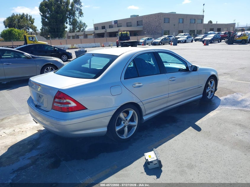 2006 Mercedes-benz C class VIN WDBRF52HX6F743663 IAAI salvage auction — SIDE, Salvage (California), sold $900 on 2026-08-03 (photo 4)