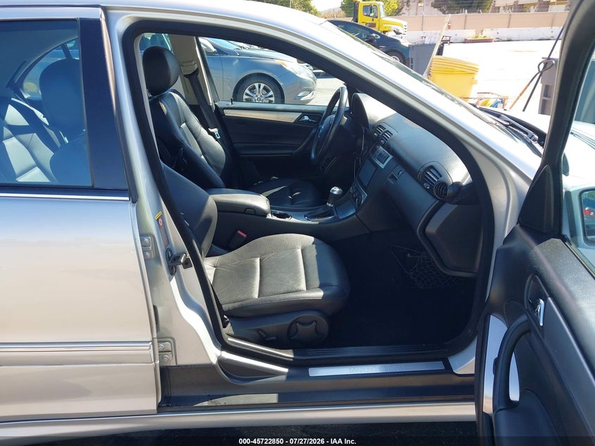 2006 Mercedes-benz C class VIN WDBRF52HX6F743663 IAAI salvage auction — SIDE, Salvage (California), sold $900 on 2026-08-03 (photo 5)
