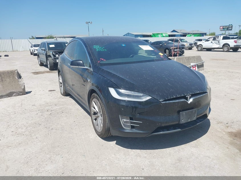 2017 Tesla Model x VIN 5YJXCDE2XHF077222 — IAAI salvage auction photo
