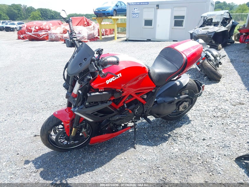 2013 Ducati Diavel VIN ZDM13BLW0DB015541 IAAI salvage auction — FRONT END, Wait Title, sold $1,550 on 2026-09-16 (photo 2)