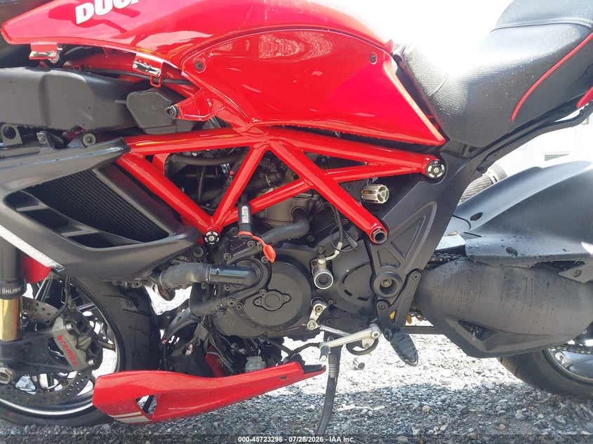 2013 Ducati Diavel VIN ZDM13BLW0DB015541 IAAI salvage auction — FRONT END, Wait Title, sold $1,550 on 2026-09-16 (photo 9)