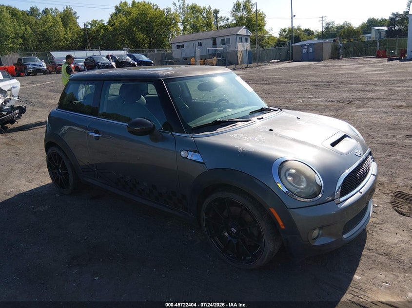 2010 Mini Cooper VIN WMWMF7C57ATZ69937 IAAI salvage auction — NORMAL WEAR, Clear (Pennsylvania), sold $600 on 2026-08-19 (photo 1)