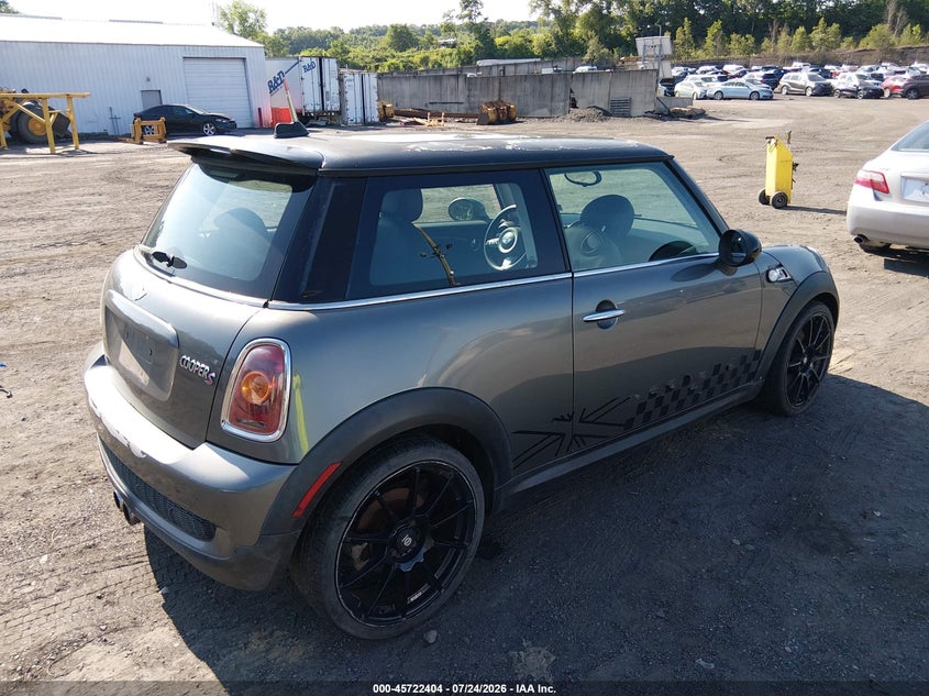 2010 Mini Cooper VIN WMWMF7C57ATZ69937 IAAI salvage auction — NORMAL WEAR, Clear (Pennsylvania), sold $600 on 2026-08-19 (photo 4)