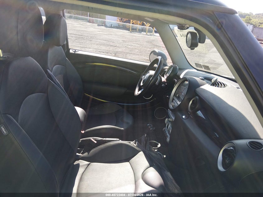 2010 Mini Cooper VIN WMWMF7C57ATZ69937 IAAI salvage auction — NORMAL WEAR, Clear (Pennsylvania), sold $600 on 2026-08-19 (photo 5)