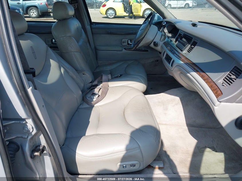 1995 Lincoln TOWN CAR VIN 1LNLM83WXSY721183 IAAI salvage auction — NORMAL WEAR, Clear (Illinois), sold $650 on 2026-08-01 (photo 5)