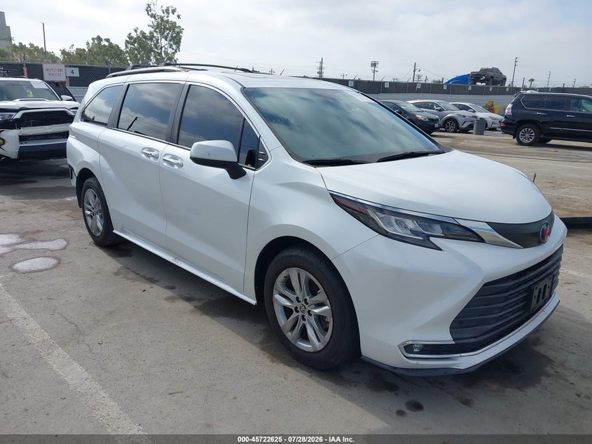 2022 Toyota Sienna VIN 5TDJRKEC4NS113804 — IAAI salvage auction photo